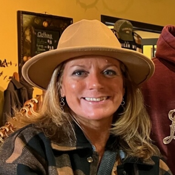 Meet your Posher, Nikki - Picture 1 of 1